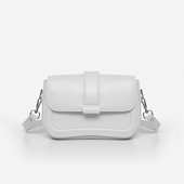 
                             Сумка українського бренду ТМ  "Lucherino" стане хорошим придбанням не на один рік.  Невелика жіноча сумочка виготовлена з високоякісного шкірзамінника та якісної надійної фурнітури в кольорі - нікель. Одне відділення з однією кишенею на застібці.