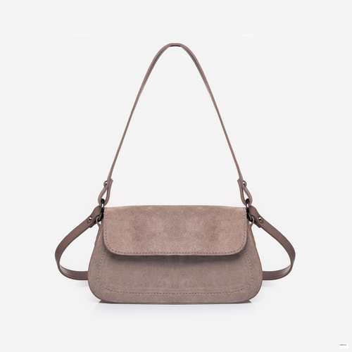 Сумка українського бренду ТМ  "Lucherino" стане хорошим придбанням не на один рік.  Невелика жіноча сумочка виготовлена з високоякісного шкірзамінника та якісної надійної фурнітури в кольорі - нікель. Одне відділення з однією кишенею на застібці.