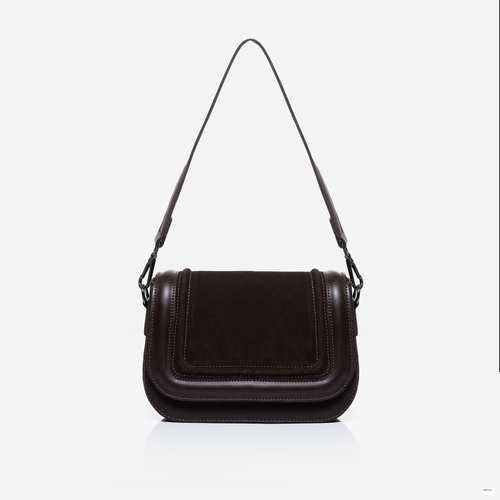 Сумка українського бренду ТМ  "Lucherino" стане хорошим придбанням не на один рік.  Невелика жіноча сумочка виготовлена з високоякісного шкірзамінника та якісної надійної фурнітури в кольорі - нікель. Одне відділення з однією кишенею на застібці.