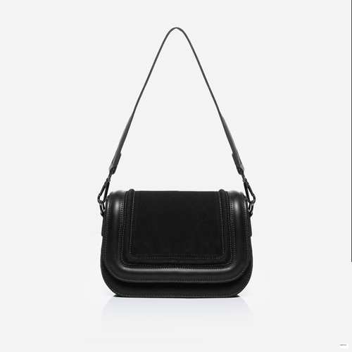 Сумка українського бренду ТМ  "Lucherino" стане хорошим придбанням не на один рік.  Невелика жіноча сумочка виготовлена з високоякісного шкірзамінника та якісної надійної фурнітури в кольорі - нікель. Одне відділення з однією кишенею на застібці.